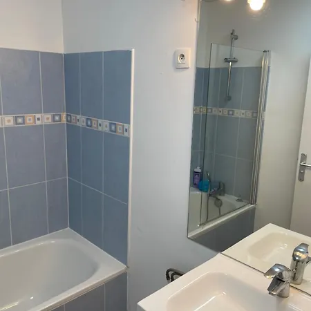Elegant Au Pieds Du Metro Apartment